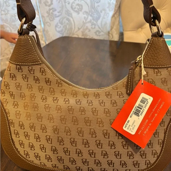 ❌SOLD❌ Dooney & Bourke Shoulder Bag with Monogram - Picture 3 of 5